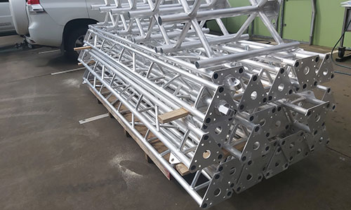 عکسی از دکل مهاری g35 در کارخانه و در خط تولید