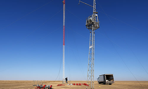 دکل مهاری در ایستگاه‌های بادسنجی و تجهیزات هواشناسی